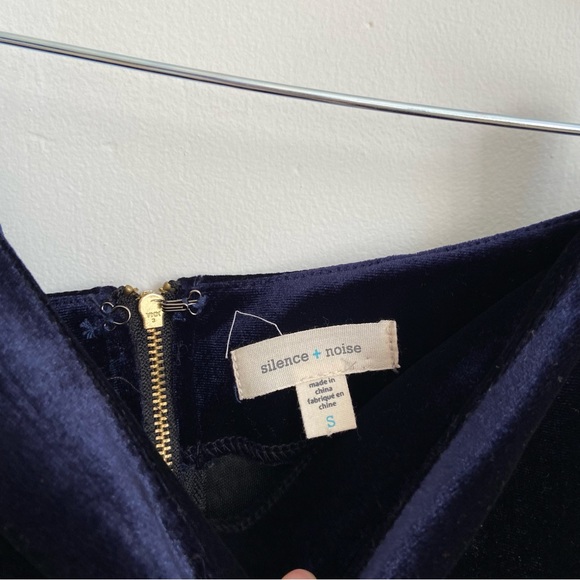 Urban Outfitters Velvet A-line Mini Skirt in Dark Blue size Small - Picture 9 of 10